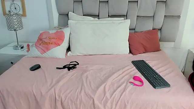 SkinnyGirl_28's cam snapshot