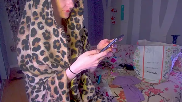 YourFavCanadianMILF's cam snapshot