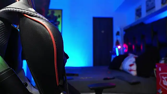 logan_hugh8 live sex cam