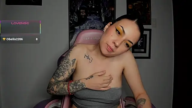 luckylaura's cam snapshot