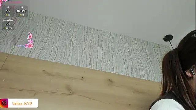 bella_lovers_'s cam snapshot