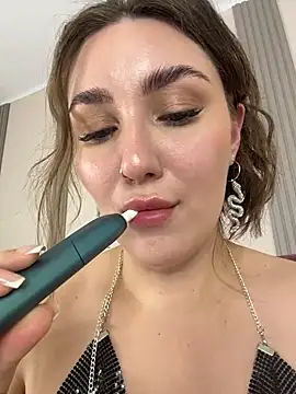 KiraBarlows live sex cam