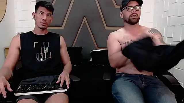 JustinAndTiago25 live sex cam