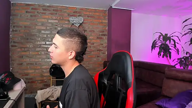 Handsomeboyss19's cam snapshot