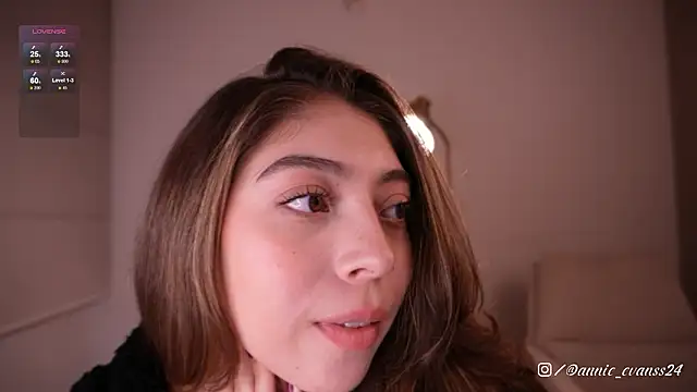 annie24_evans's cam snapshot