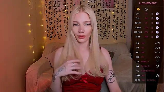 AnyaTaylor_'s cam snapshot