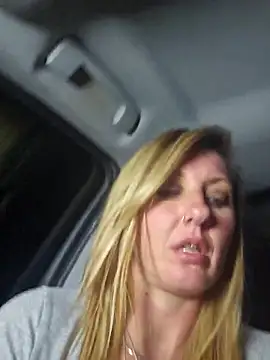 SheIsSomething's cam snapshot