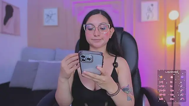 lucy_neil's cam snapshot