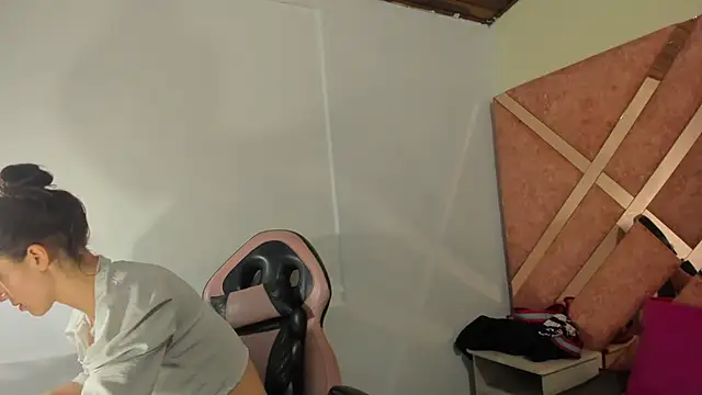 Amy_Kobold3's cam snapshot