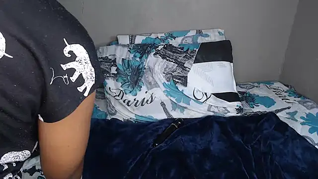 Lunalee's cam snapshot