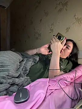 Naughtbaby_2025's cam snapshot