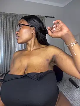 Bustygoddess32 live sex cam