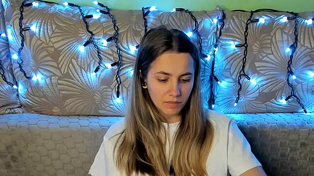 MaggieCake's cam snapshot