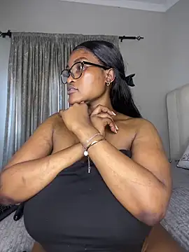 Bustygoddess32 live sex cam