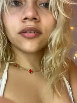 Pretty_Milaa live sex cam