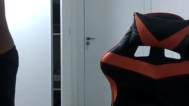 JUNINHOLEKEJR live sex cam