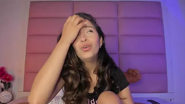 little-Emma's cam snapshot