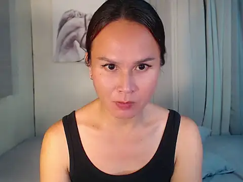 holly_bitch live sex cam