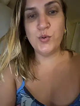 Bia_sexynovaes live sex cam