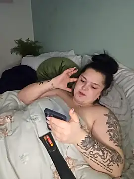 Saucy-Serenity live sex cam