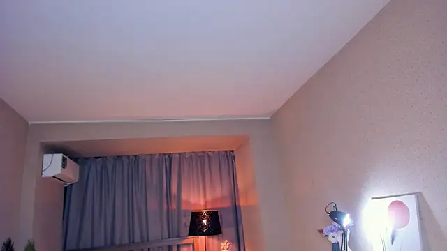 YvonneRobes live sex cam