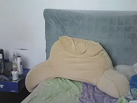 AlphaLatinoBear's cam snapshot