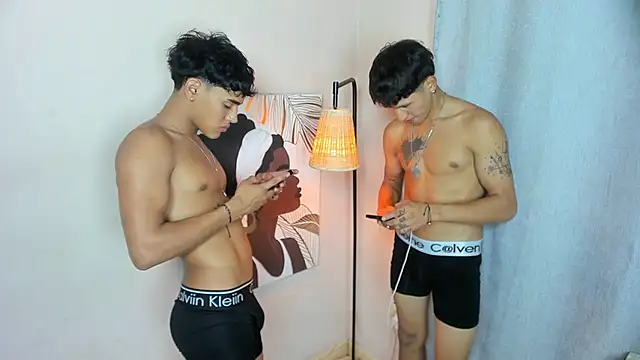 Skinnyfucked's cam snapshot