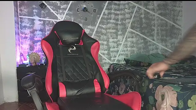 leonidas_18k's cam snapshot