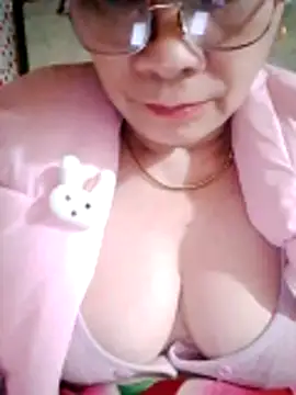 small-house123's cam snapshot