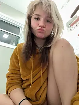 Cutiepiespanks's cam snapshot