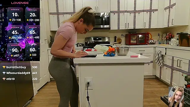 Blondiewithanass's cam snapshot