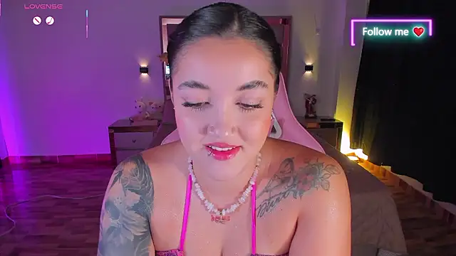 lunaarose's cam snapshot