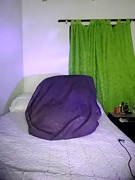 Linda_Saenz_'s cam snapshot