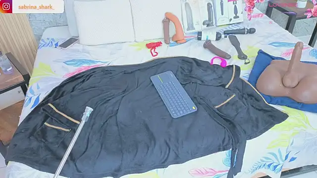 sabrina_shark_'s cam snapshot