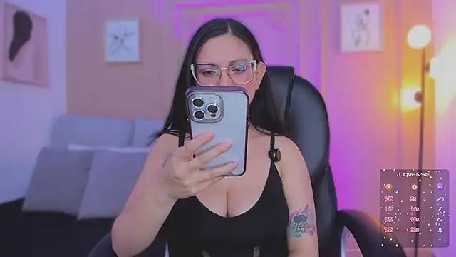 lucy_neil's cam snapshot