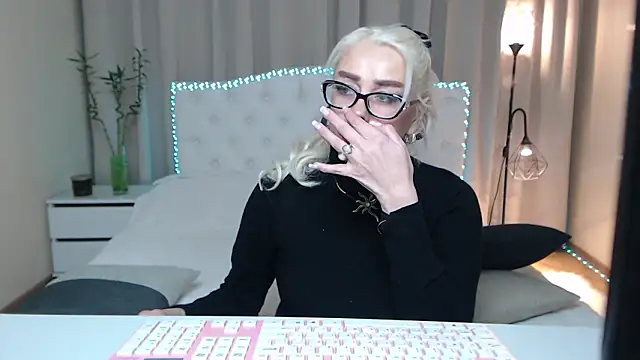 KatrinaCharm's cam snapshot