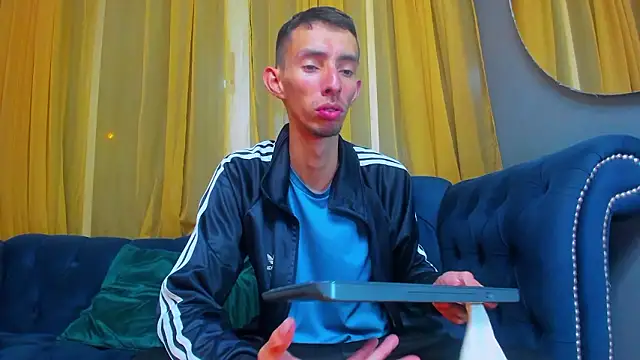 ZyroNight live sex cam