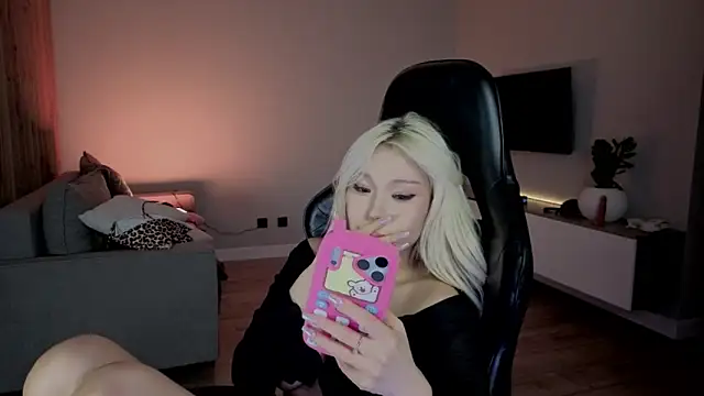 RileyMee's cam snapshot