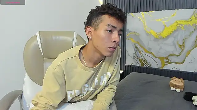 TaylerMiles live sex cam