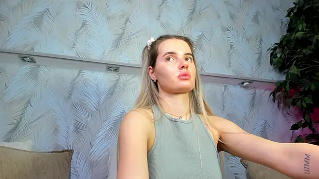 Erika_Carpenter's cam snapshot