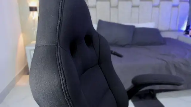 SnakeMuse's cam snapshot