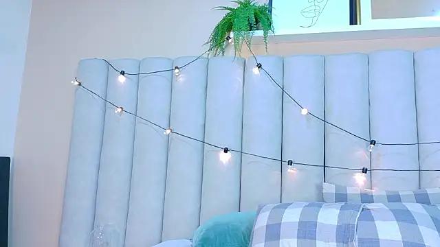 EmmaLou__'s cam snapshot