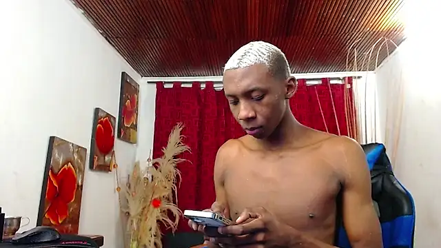 Miilo18 live sex cam