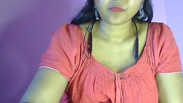 Pooja-suman's cam snapshot