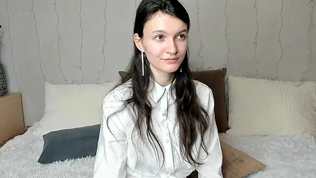 ThoraMarola live sex cam