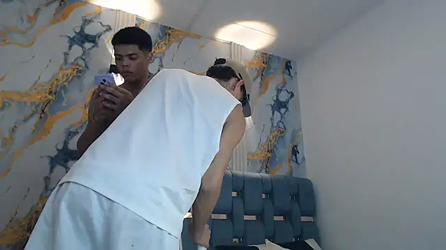 PRETTY_FEM live sex cam