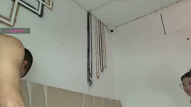 aly_n_sebas's cam snapshot