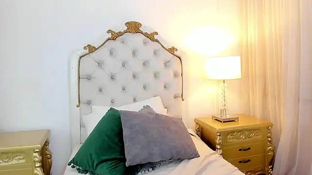 miss_vivienne's cam snapshot