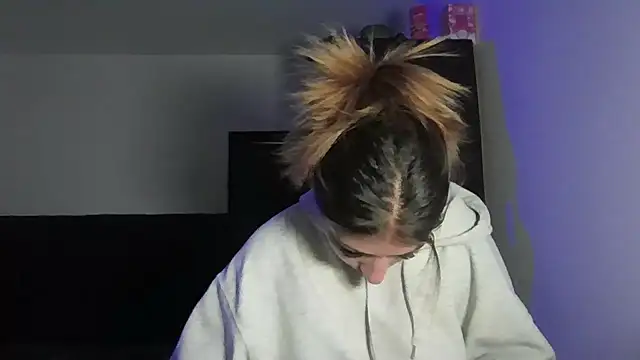 AliceTeenager___'s cam snapshot