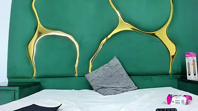 RoxanneBloom's cam snapshot